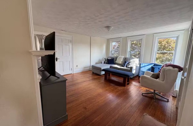 Seaside Stay in Historic Warren