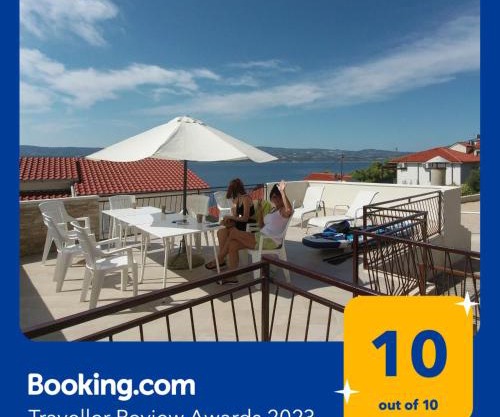 Seaview Family Apartment with Grand Terrace