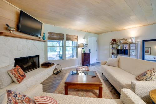 Secluded Getaway on about 10 Acres in The Piney Woods!
