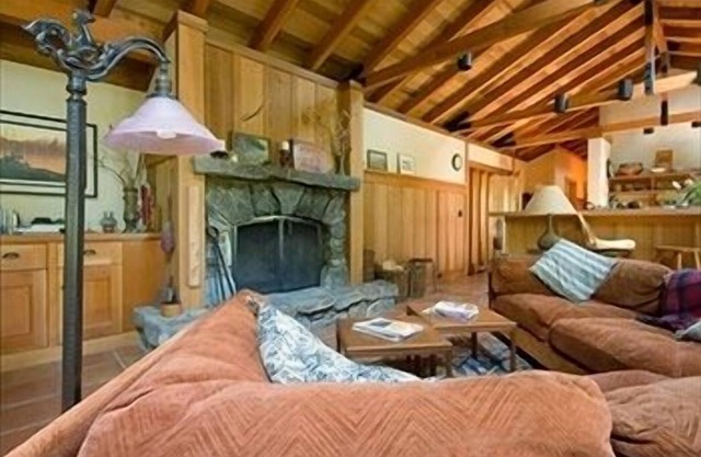 Secluded Hideaway Cottage By Mt Stream Near Hiking, Biking, Skiing, Hot Springs