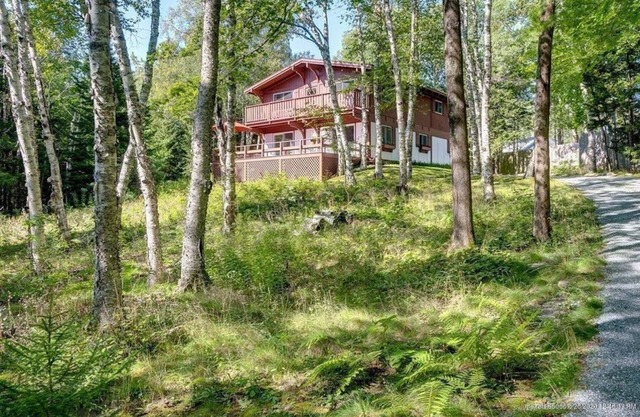 Secluded retreat steps from seashore & NEH Village