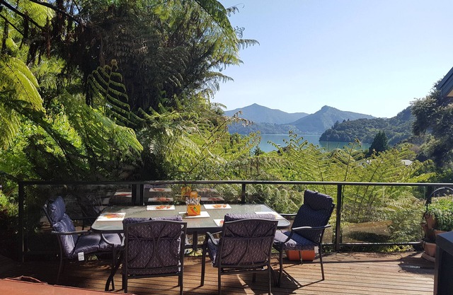 Secret Bay Home. Perfect location. Walk to Beach