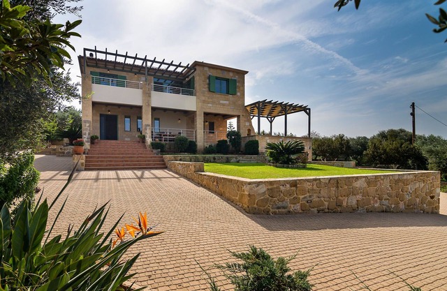 SELENE, stone villa in Gerani Platanias Crete.