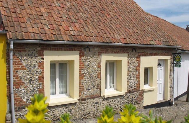 Self-catering cottage between land and sea