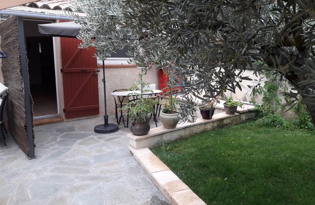 Self-contained accommodation Sous L'Olivier starting point