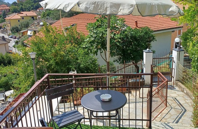 Semi-detached house in quiet area but a few minutes sea.