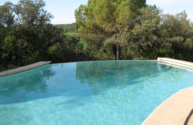 Semi-detached house with swimming pool in the countryside, ideal for the whole family