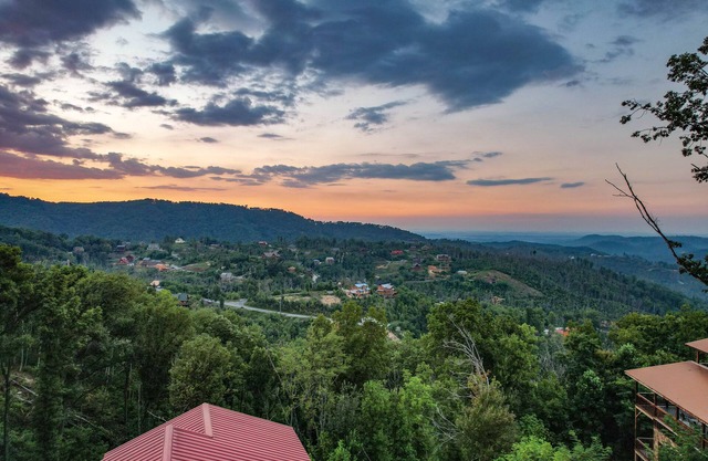 Sept Sale Beatiful Mt View atop ChaletVillage HotTub GameRm Pets Sleeps10