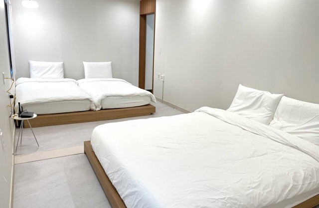 Serene building with WiFi in beautiful BusannThere is a large bed.
