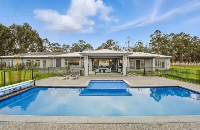 Serene Coastal Retreat in Hastings w pool