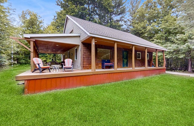 Serene Home with Fire pit, Hammock, Loft, WIFI & Private W&D