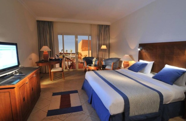 Serene Ocean Stay | 3 Rooms, Pools, Coral Reef Excursions & Dining by the Sea