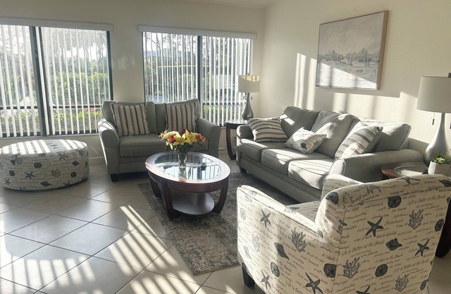Serene retreat awaits at prime location in charming Timberwoods/Village des Pins