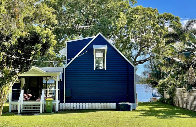 Serenity by the Sea: Island Waterfront Oasis