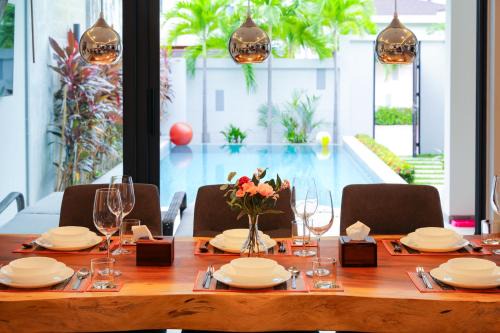 Serenity lux Pool Villa in Jomtien 5BR & 5 Mins to Beach 豪華五臥泳池別墅 5分鐘到達中天海灘