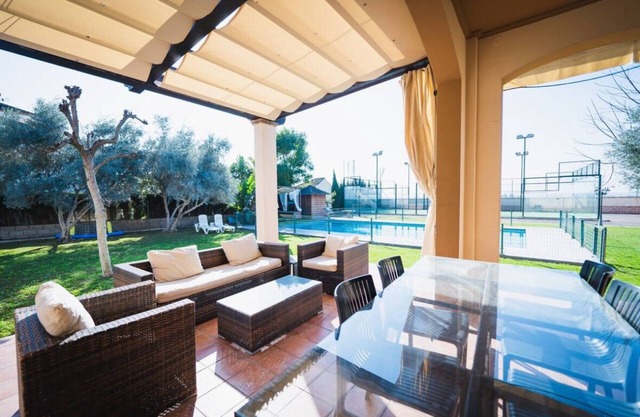 Seville Luxury Villa with Pool, Padel Court, Pet-Friendly and Group-Friendly