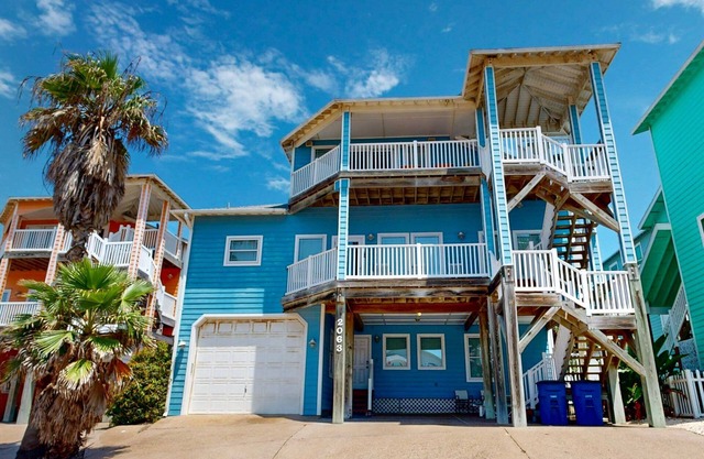 Shared Pool, Pet Friendly, Walking Boardwalk to the Beach