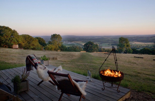 Shepherd Hut with free Hot Tub, Wifi and Breakfast Hamper.