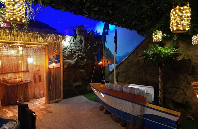 Shipwrecked-VERY COOL couple's ATL area theme suite!