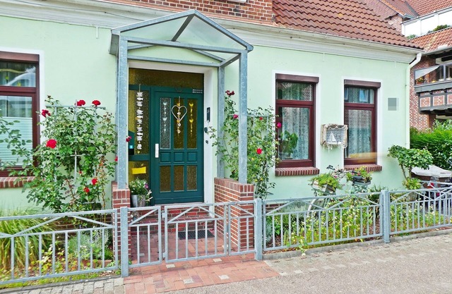 Shore deck 1 90sqm² with garden. Important: 2 children up to 3 years free