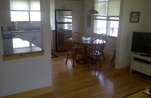 Short walk to Ocean and Bay beaches, Newly renovated.