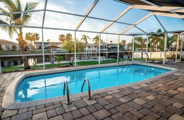 Simply Blessed: Chic Waterfront Home w/Pool/Spa + Lanai Bar