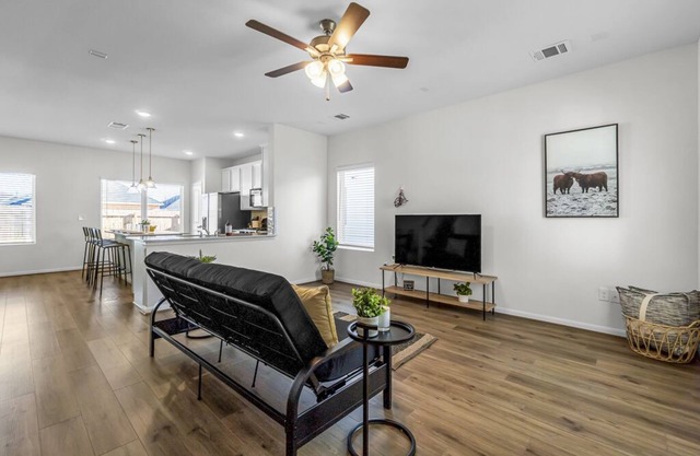 Single Family Home 25 Minutes from Downtown