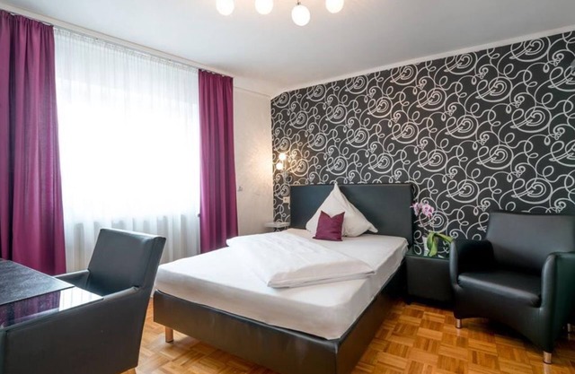 Single room, shower, WC, non-smoking - Hotel Zum Augarten