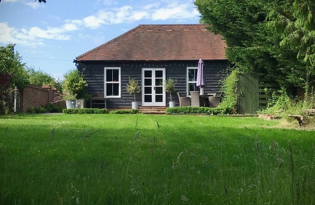 Sissinghurst Stables in the Garden of England, sleeps 5, large enclosed garden.