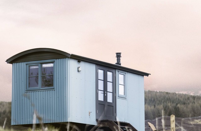 Situated in Tulliemet valley on an old shepherd’s hill track, our huts enjoy breathtakingly long vie