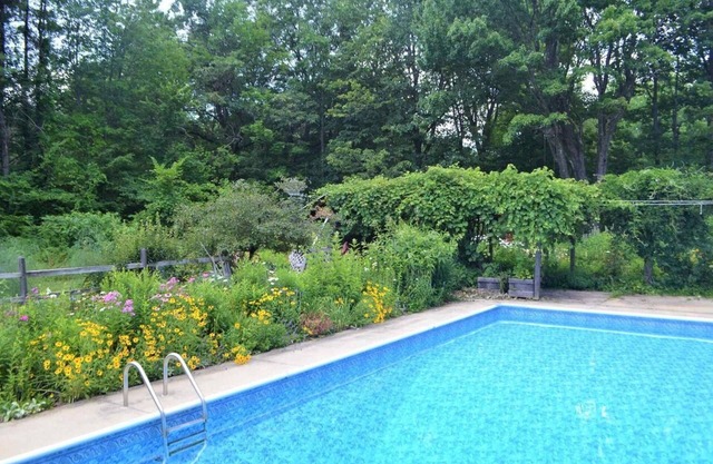 Ski Minutes Away & Pool Onsite