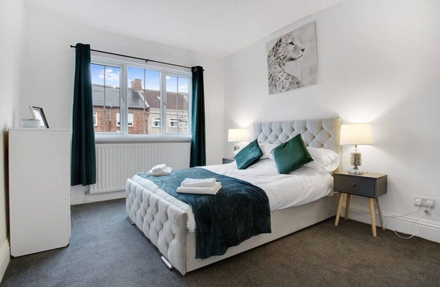 Sleek Gem Home in Houghton le Spring, Sleeps 5