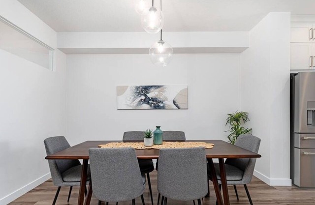 Sleeps 10. A/C.4 Bd 3.5 bth. Family friendly