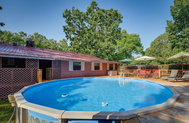 Sleeps 12 + Bull Shoals + Pool + Boat Parking + Branson + Scenic Drive