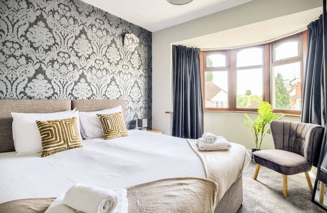 Sleeps 5 | Unli Wi-fi | Driveway |Full Kitchen