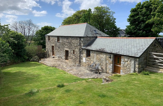 SLEEPY FOX, pet friendly, character holiday cottage in Blisland