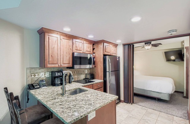 Slope-side Studio, Peak 9, Dog Friendly, Kitchen