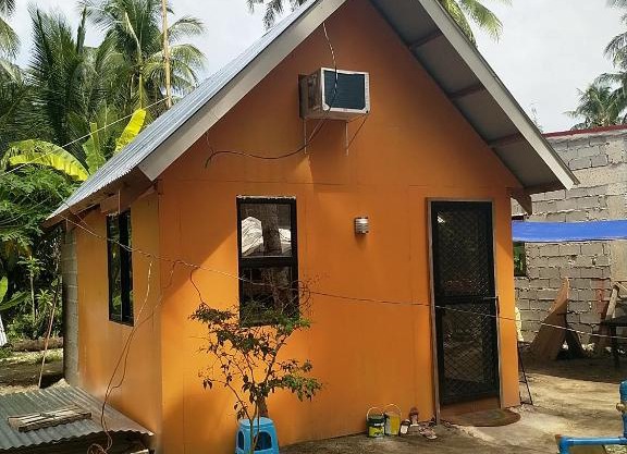 Small cosy house (simple but complete)