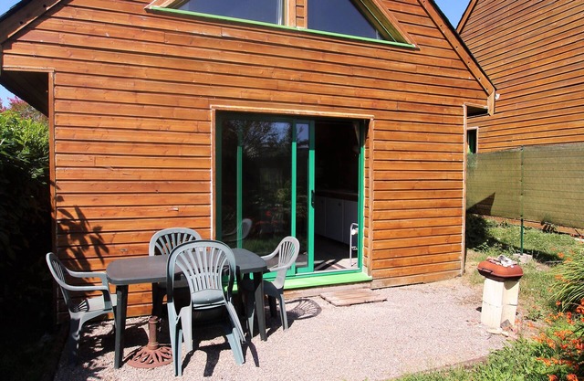 small wooden house 35 m2 in peace near town and coast