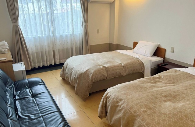 Smoking Up to 3 people spacious twin room for f/Nago Okinawa