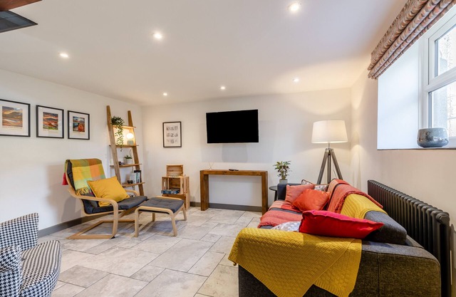 Snelslow Barn - One Bedroom House, Sleeps 2