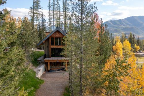 Snow Creek Cabins by Fernie Lodging Co