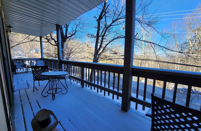 Snow Haven: Walk to Resort | Pet-Friendly
