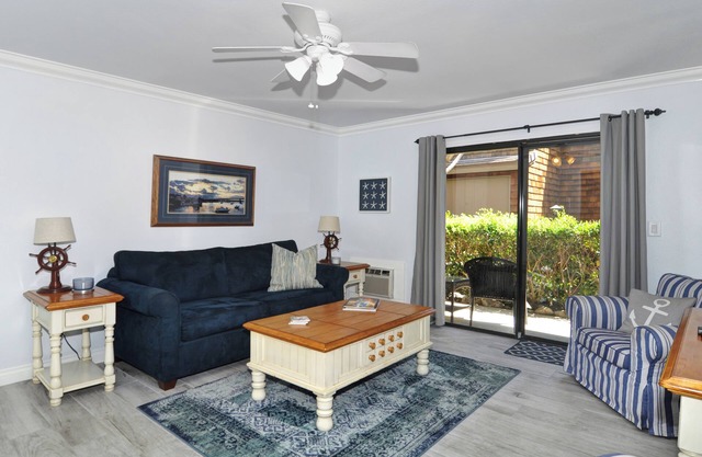 Snowbird Special! Jan-March. 2 bed/2 bath - Walk to Harbor!- Harbor Cove