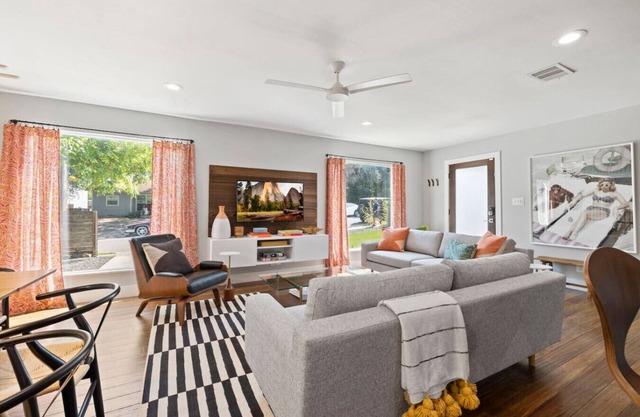 SoCo Groovy - Large Groups {New to Vrbo}