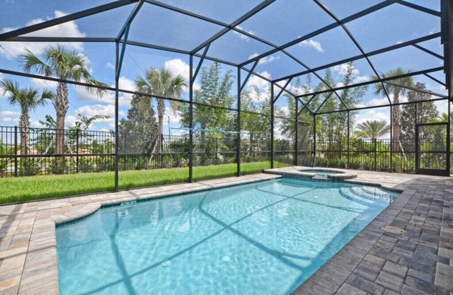 SOLARA HOME W/GAME ROOM, JACUZZI, BBQ GRILL, RESORT AMENTIES, GATED!