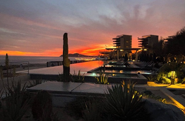 Solaz 3 bedroom w/full kitchen & living space and oceanfront full service resort