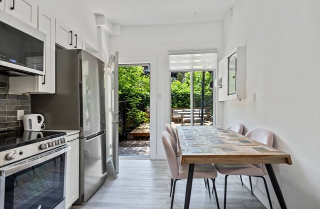 Sophisticated 3BR with Outdoor Retreat