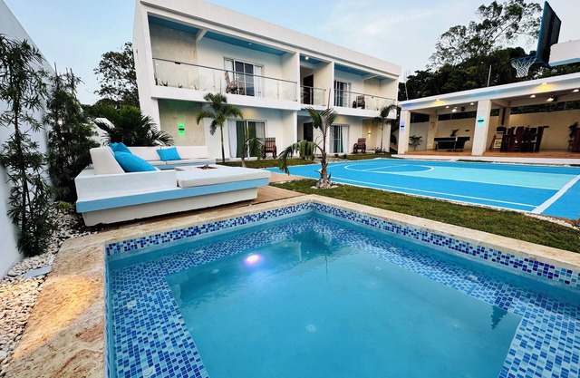 Sosua villa 12Br available for bachelor party, Luxury VIP transportation