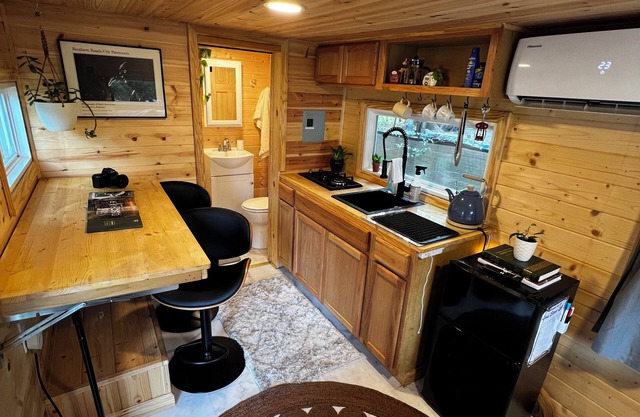 Soul Food Cafe Tiny Home Camper in charming Yemassee, SC with WiFi, Heat, AC, et